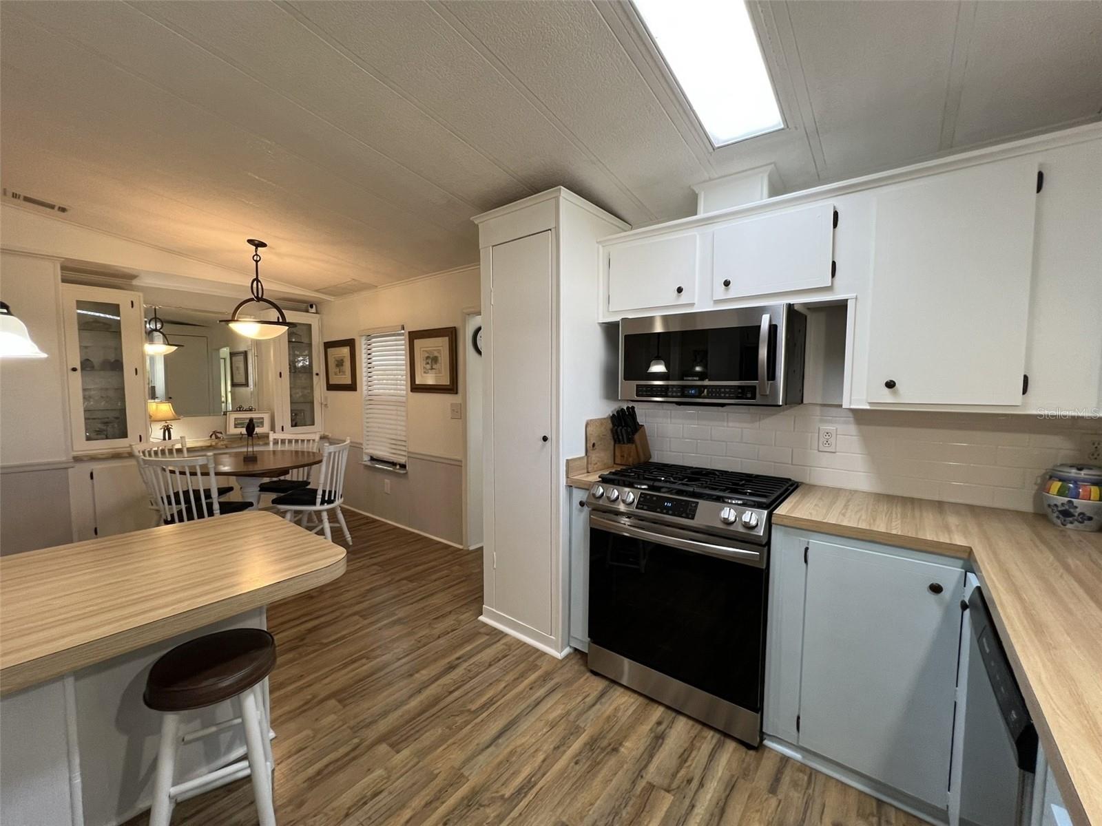 FLORAL LAKES - Residential