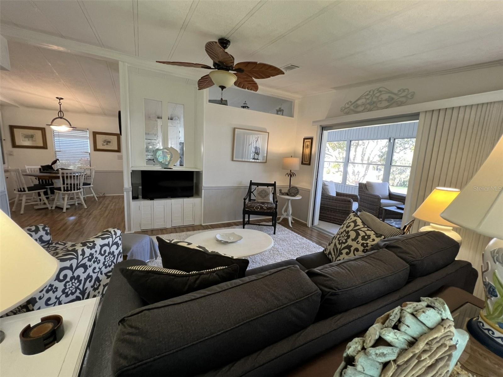 FLORAL LAKES - Residential