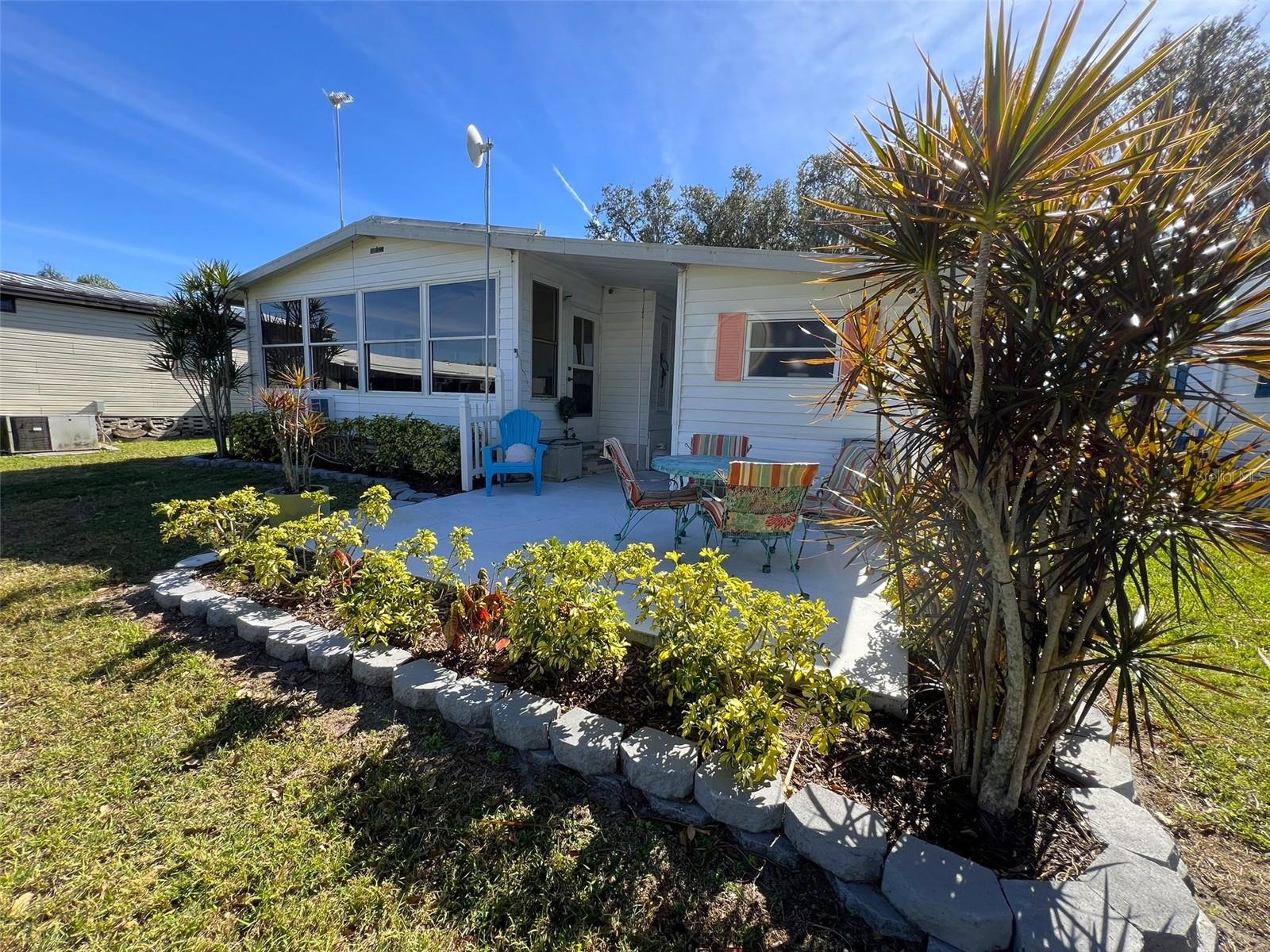 FLORAL LAKES - Residential