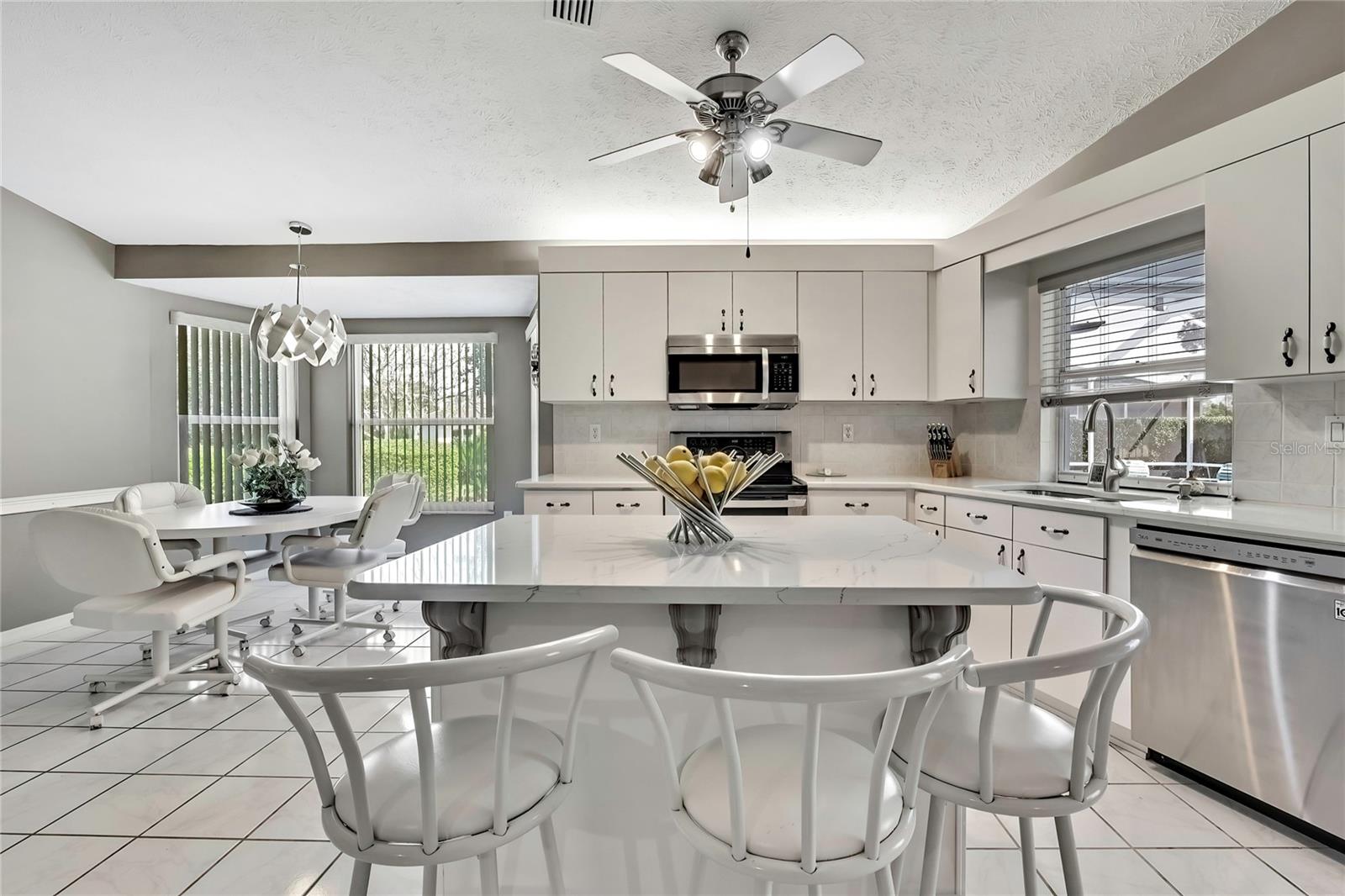 3943 W FIELDWOOD COURT