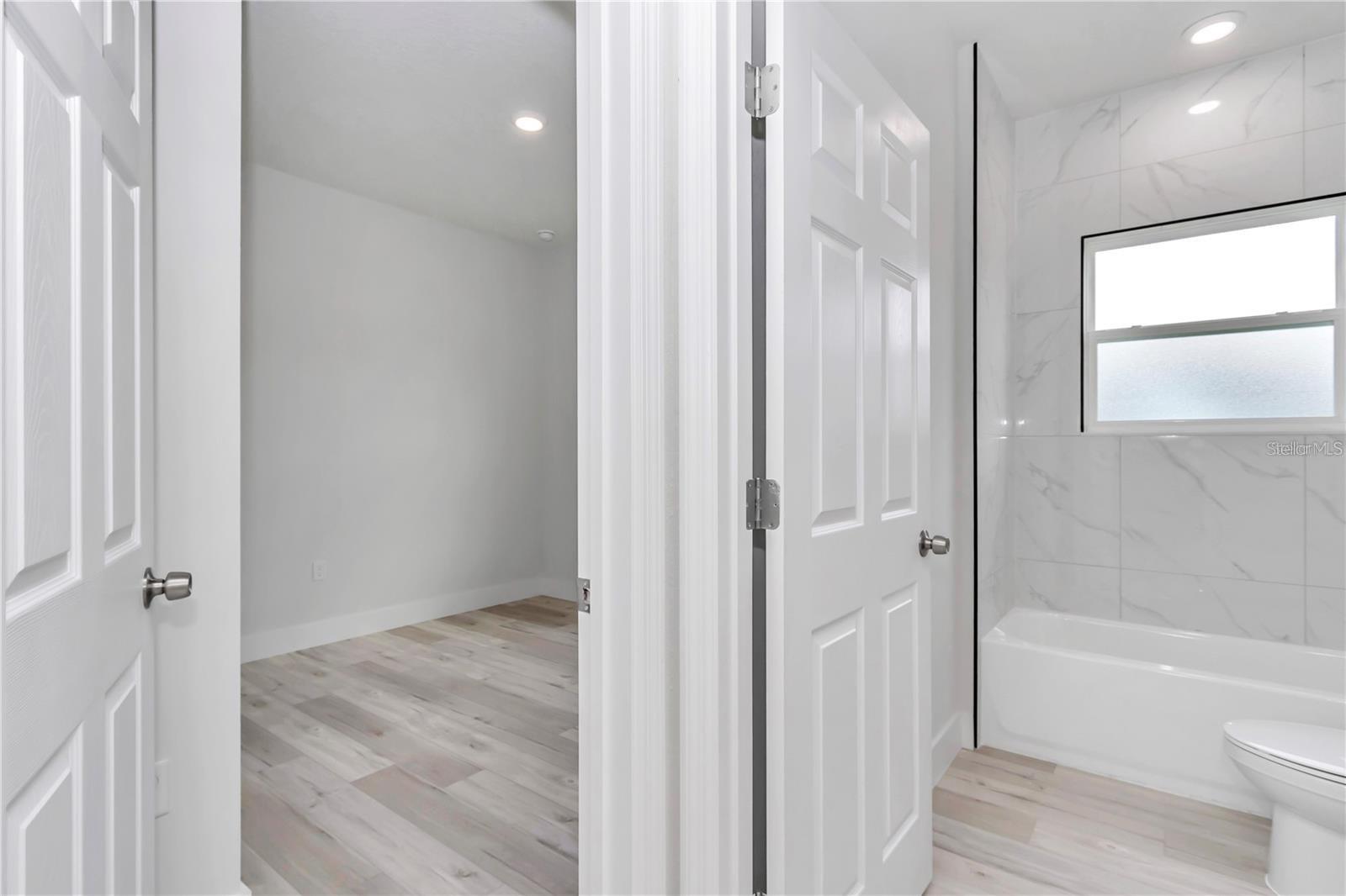 MARION OAKS UN 10 - Residential Lease