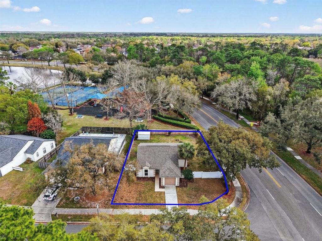 Photo of 1000 Covington Street, Oviedo, FL 32765 (MLS # O6387936)