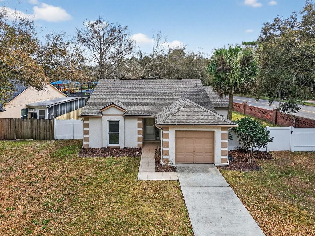Photo of 1000 Covington Street, Oviedo, FL 32765 (MLS # O6387936)