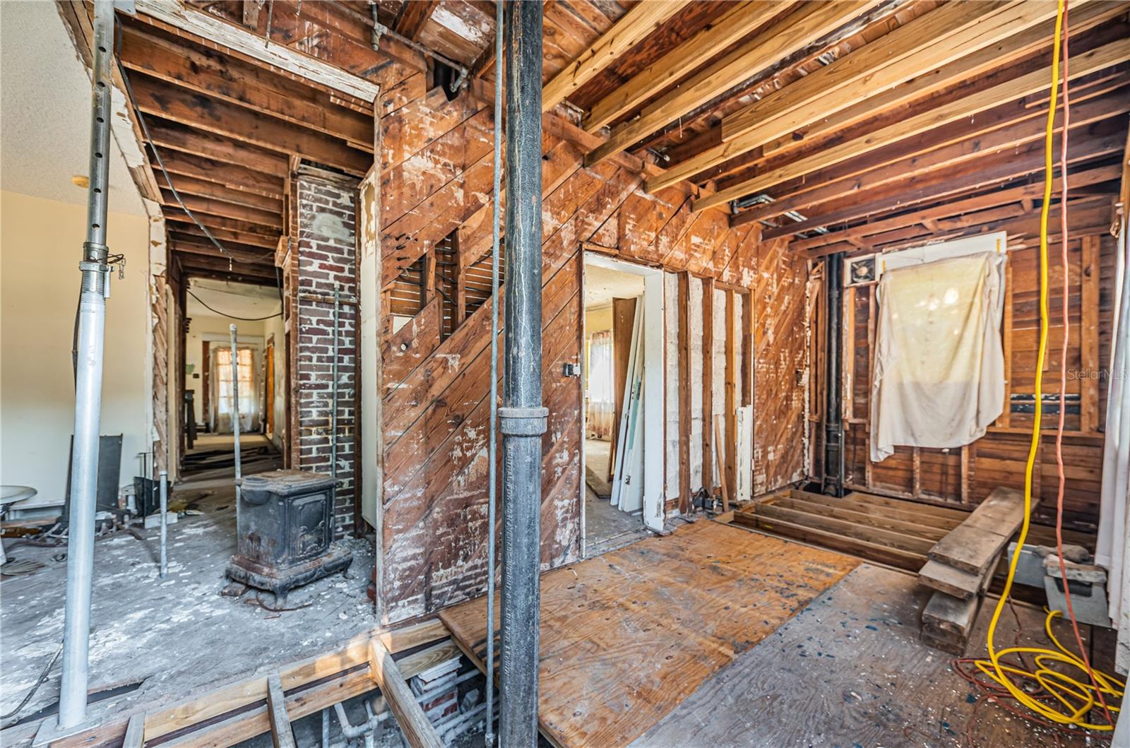 138 N 10TH AVENUE NE