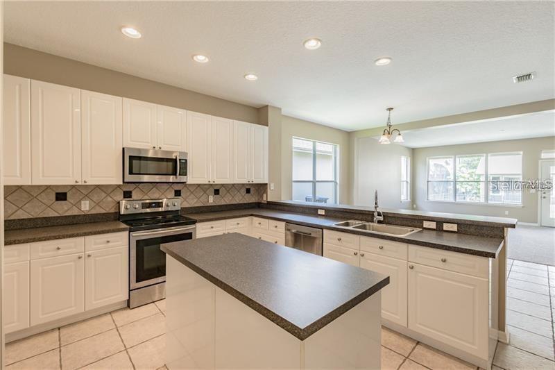 LAKES WINDERMERE PH 01 49 108 - Residential Lease