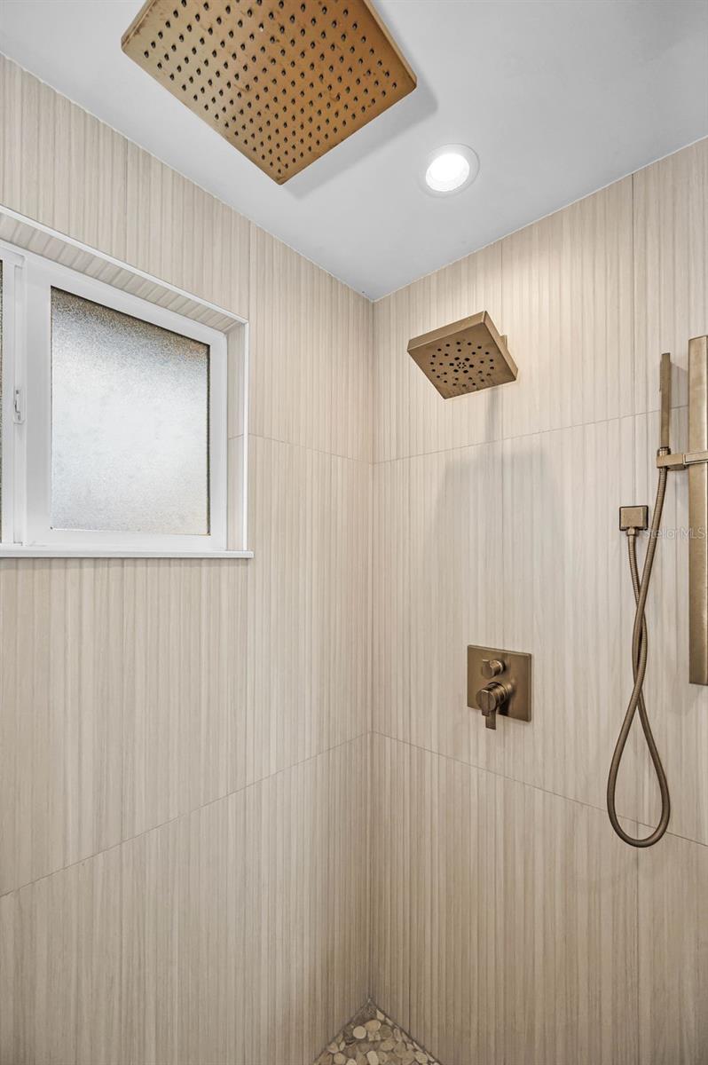 WHISPERING FOREST - Residential