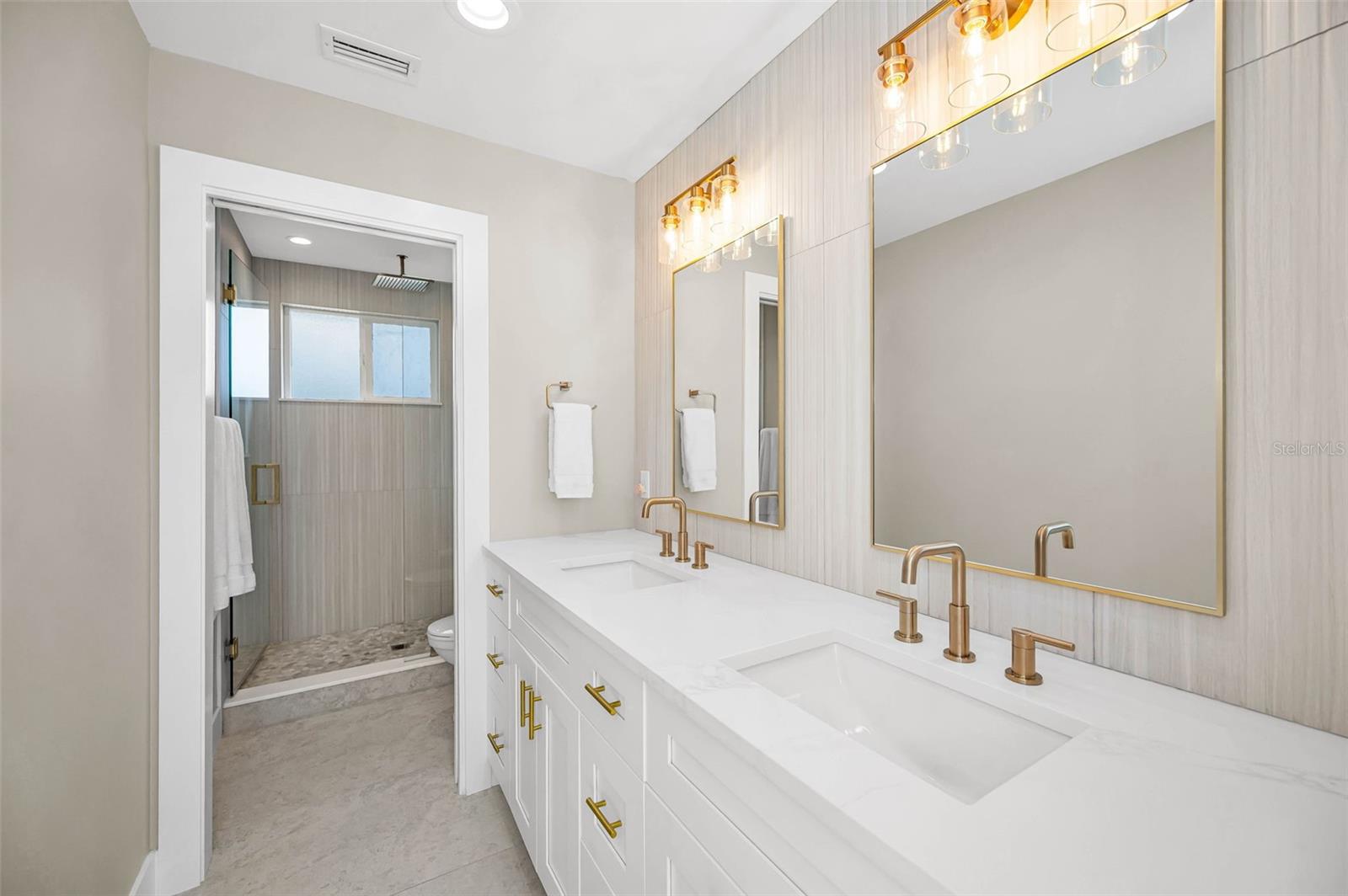 WHISPERING FOREST - Residential