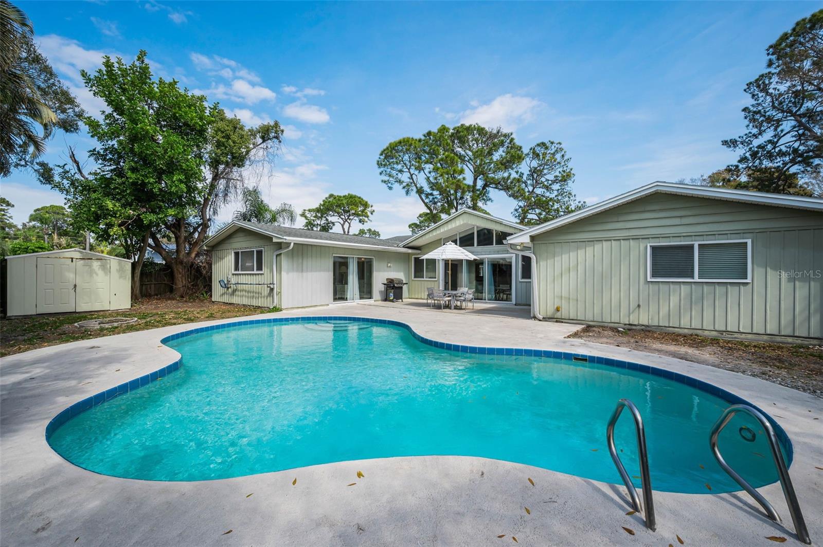 WHISPERING FOREST - Residential