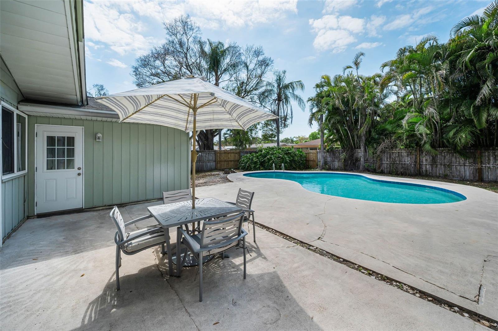 WHISPERING FOREST - Residential