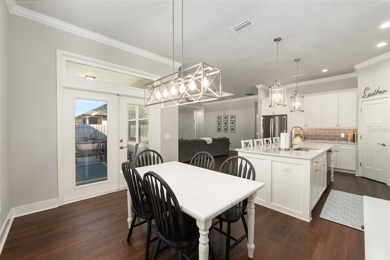 WESTON OAKS - Residential