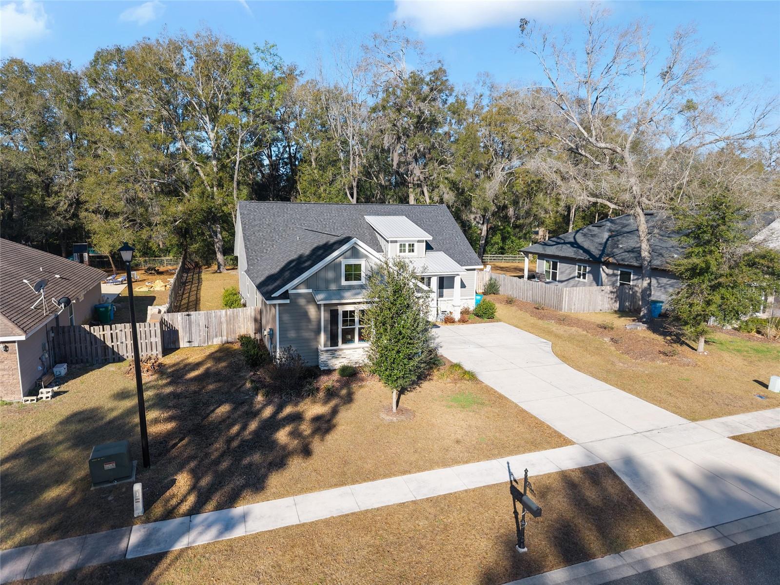 WESTON OAKS - Residential