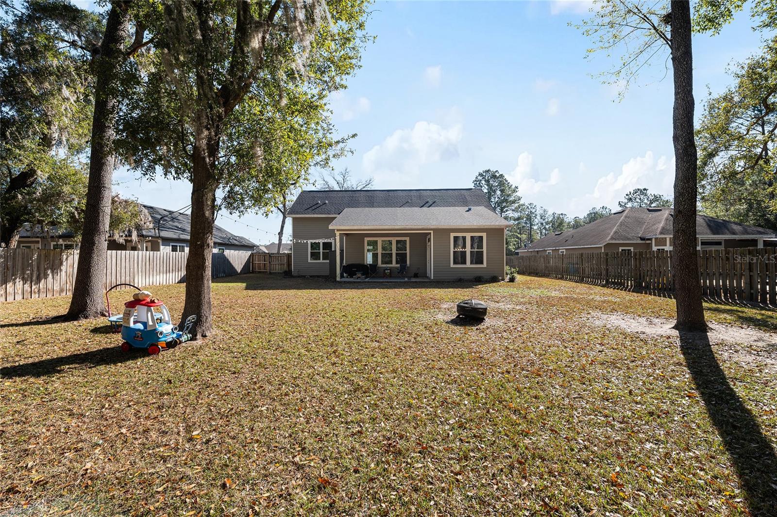 WESTON OAKS - Residential