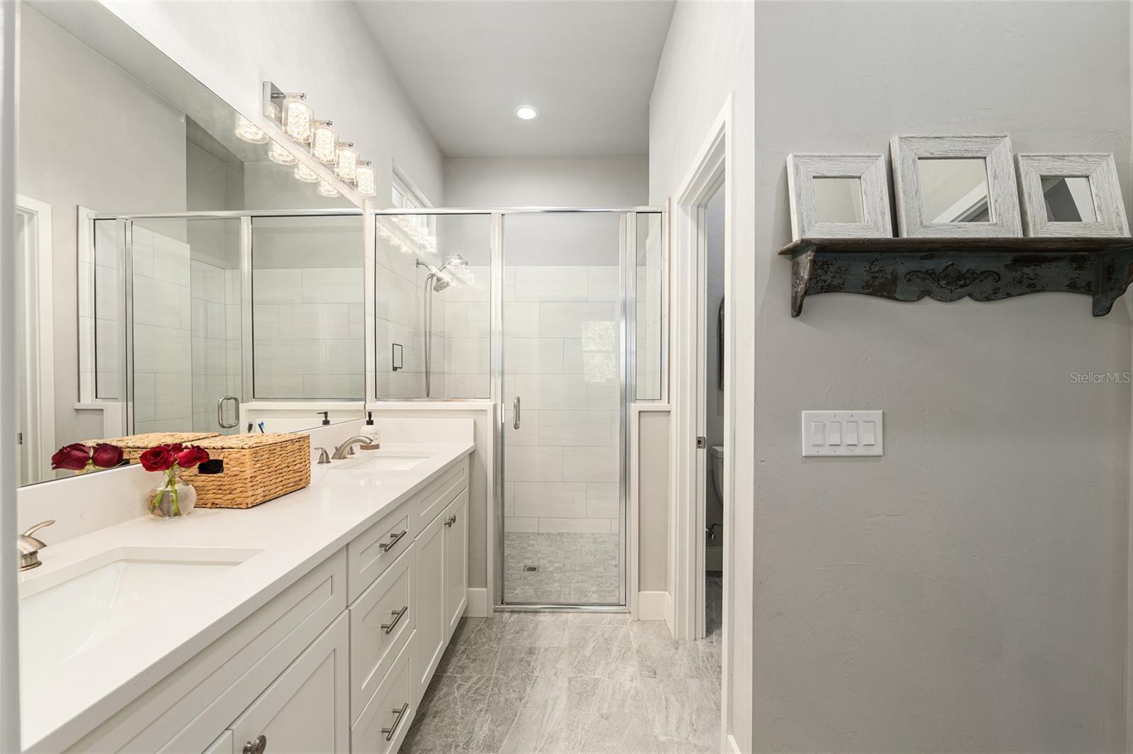 WESTON OAKS - Residential