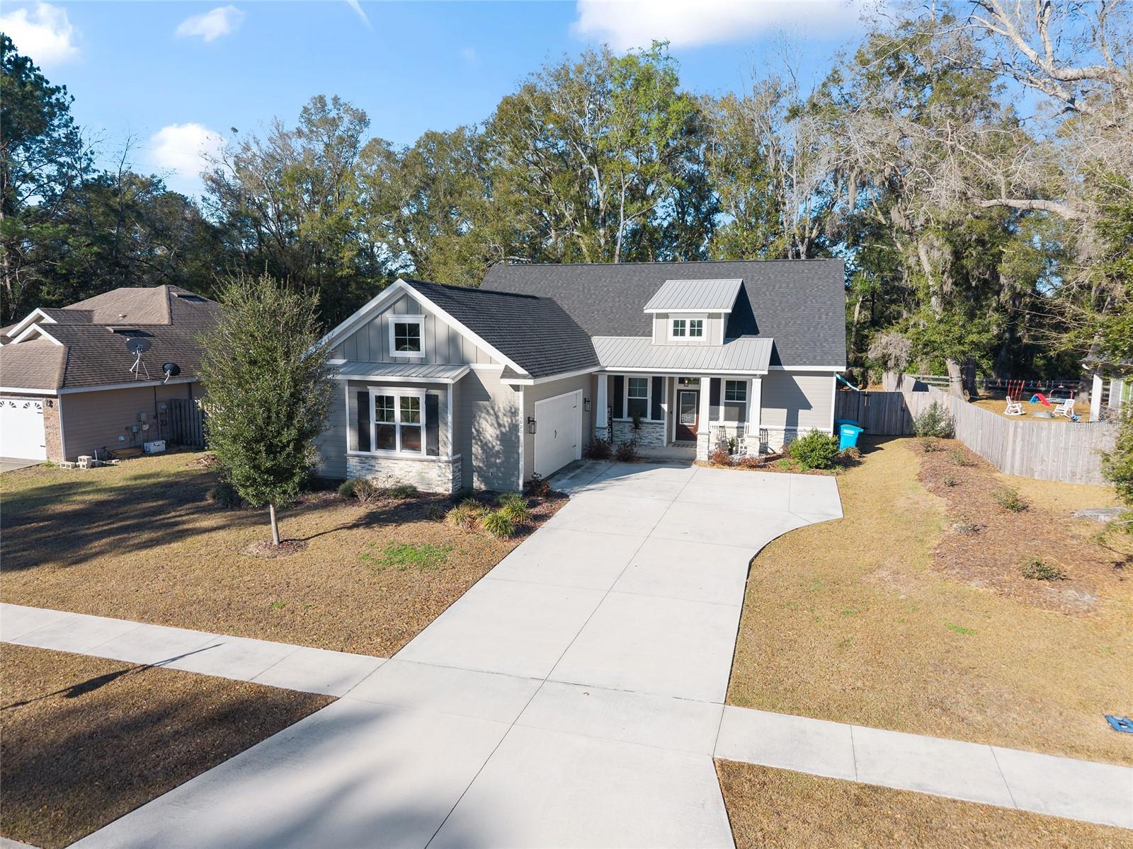 WESTON OAKS - Residential