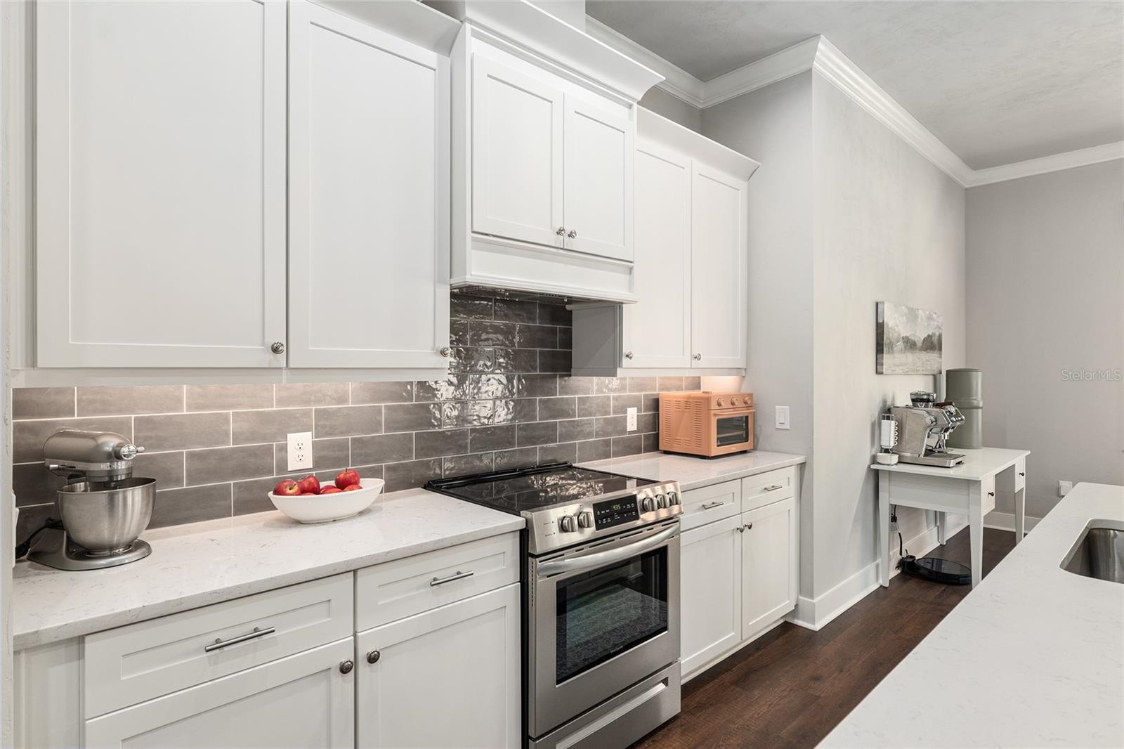 WESTON OAKS - Residential