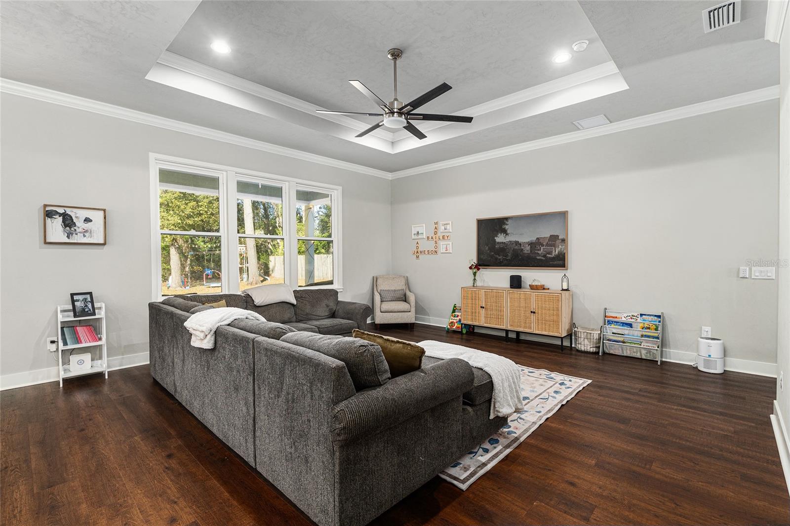 WESTON OAKS - Residential