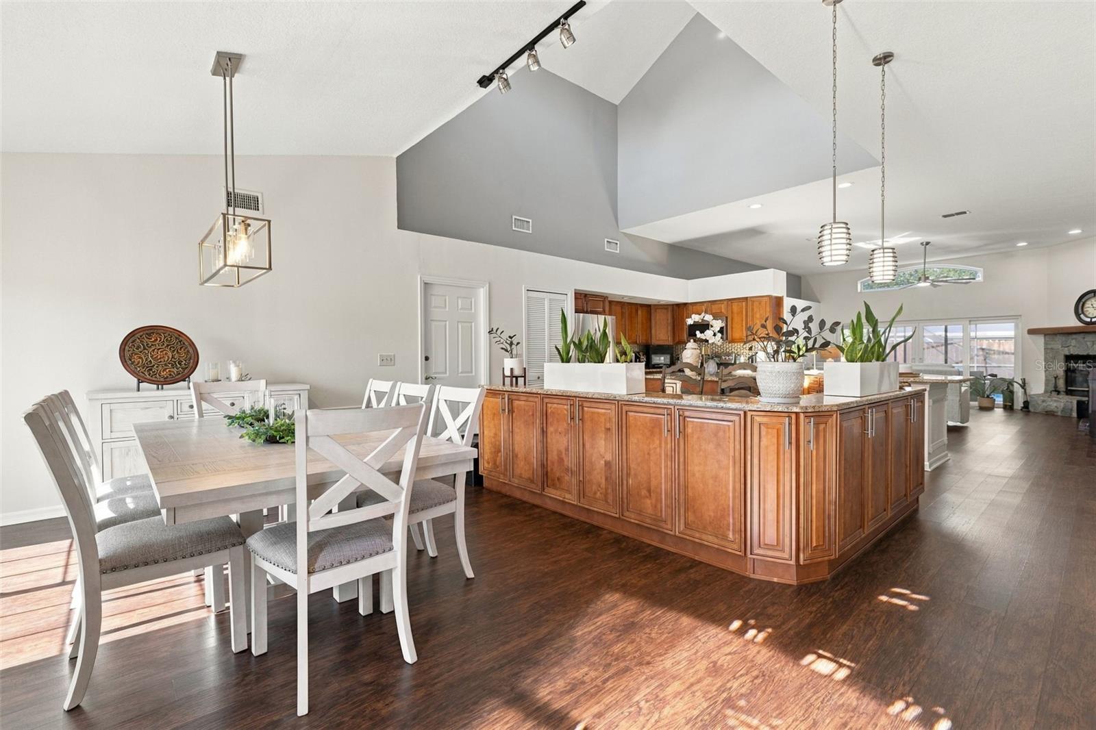 8708 CHARMING KNOLL COURT