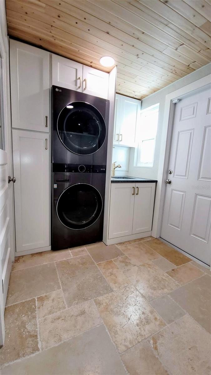 WEST SHADOW LAWN - Residential