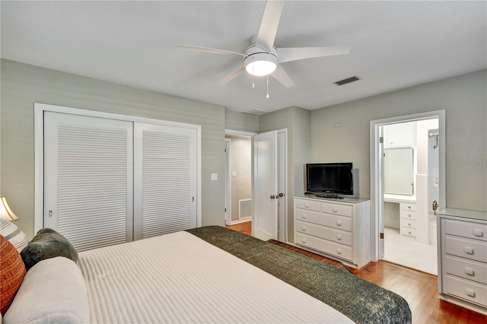 WEST SHADOW LAWN - Residential