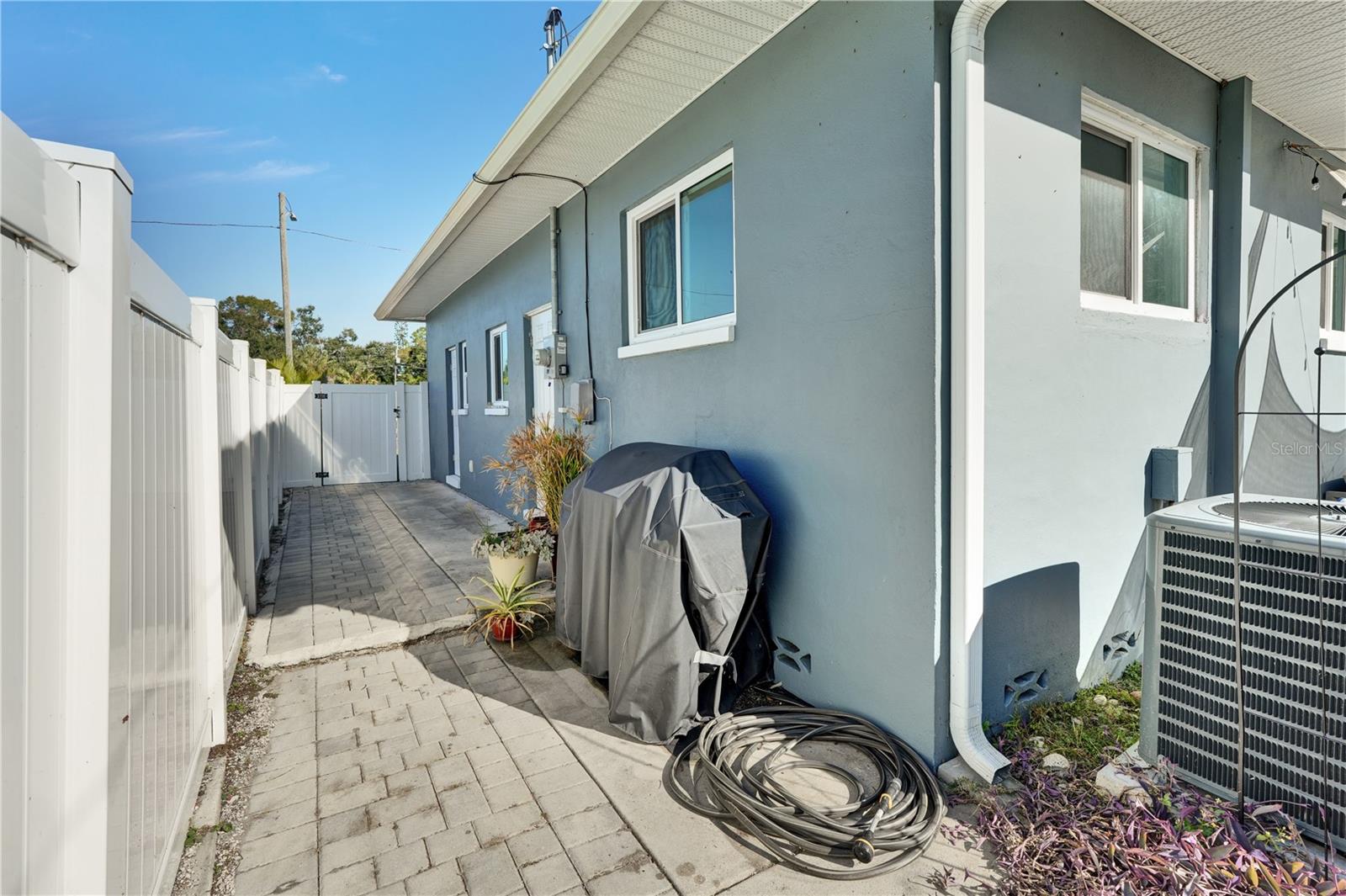 WEST SHADOW LAWN - Residential