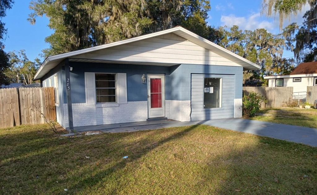 Photo of 285 E Lake Street, Umatilla, FL 32784 (MLS # O6369421)