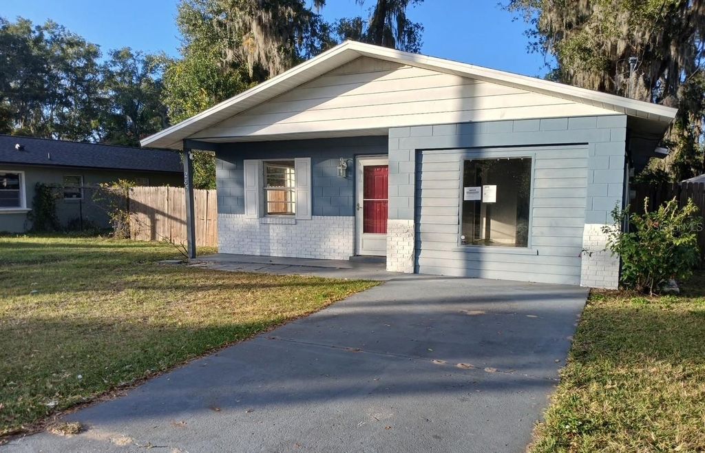 Photo of 285 E Lake Street, Umatilla, FL 32784 (MLS # O6369421)