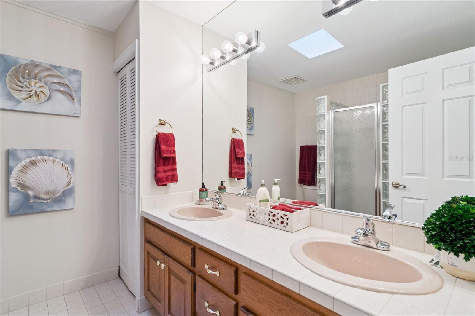 VILLA D ESTE AT SWEETWATER COUNTRY - Residential