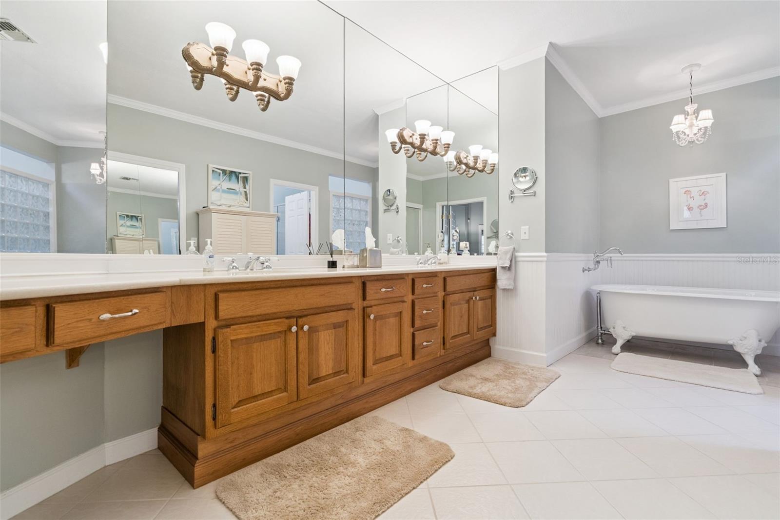 VILLA D ESTE AT SWEETWATER COUNTRY - Residential