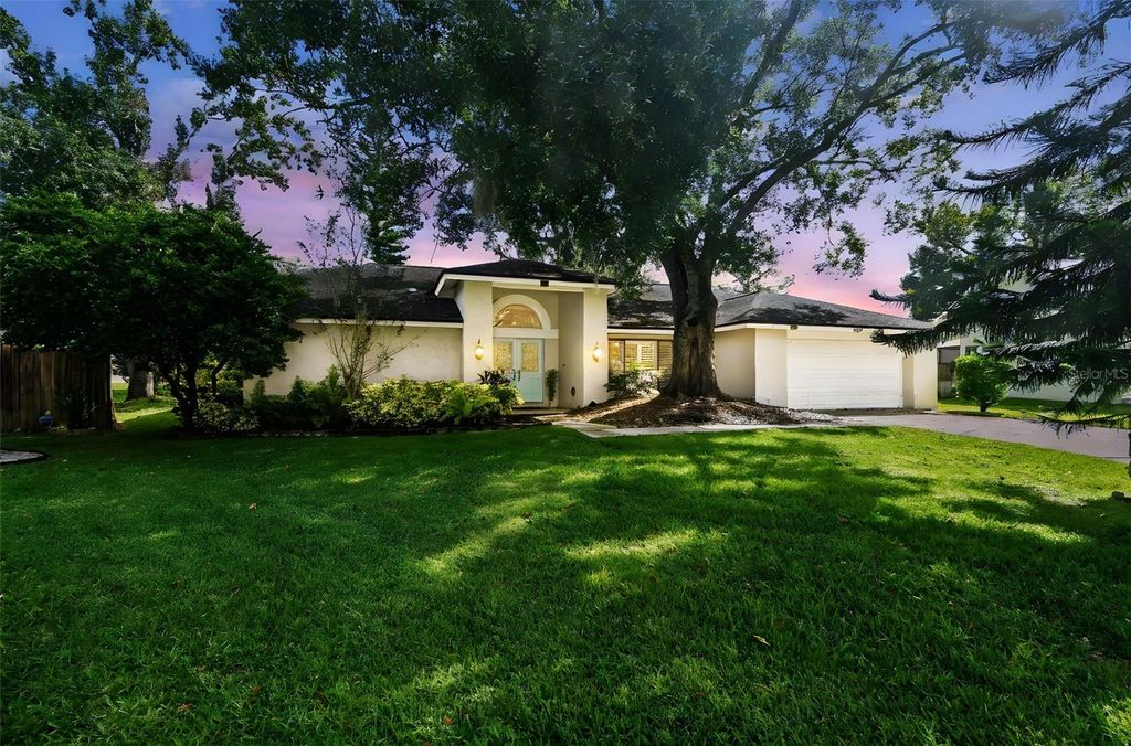 Photo of 1905 Horseshoe Drive, Plant City, FL 33566 (MLS # TB8435341)