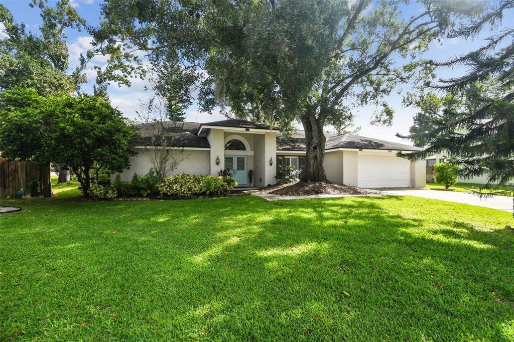 Photo of 1905 Horseshoe Drive, Plant City, FL 33566 (MLS # TB8435341)