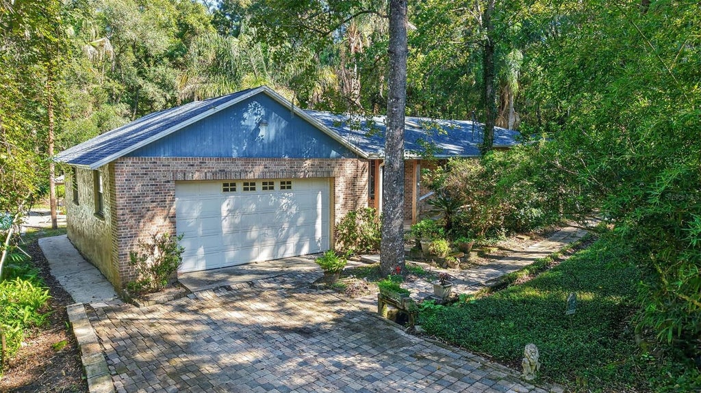 Photo of 2321 Spring Lake Highway, Brooksville, FL 34602 (MLS # TB8559548)