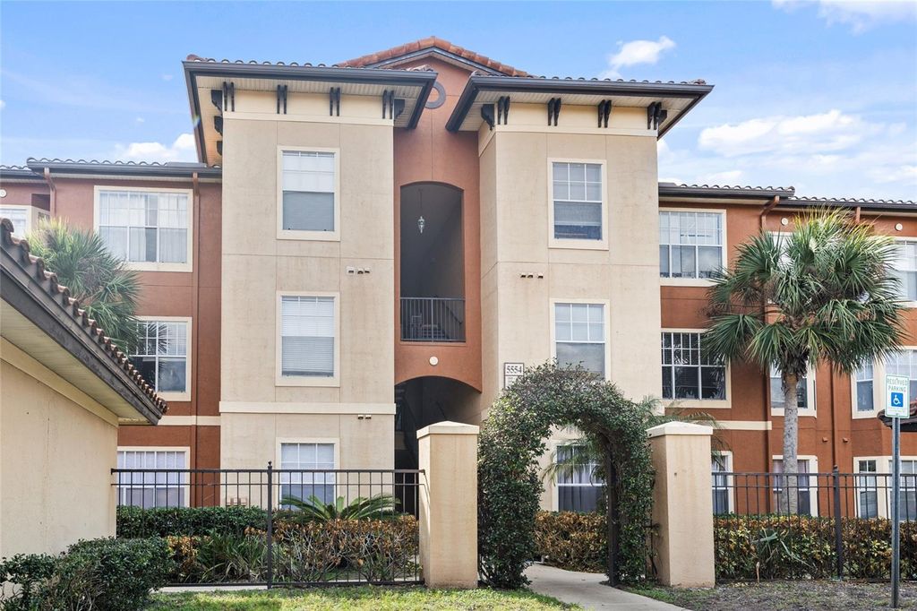 Photo of 5554 Metrowest Boulevard #30, Orlando, FL 32811 (MLS # O6376872)