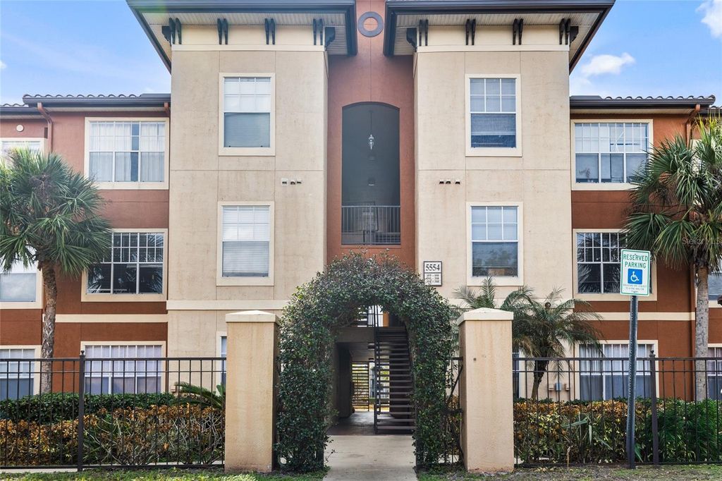 Photo of 5554 Metrowest Boulevard #30, Orlando, FL 32811 (MLS # O6376872)