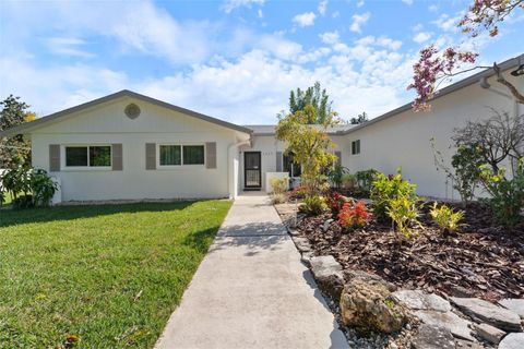 A home in LAKELAND