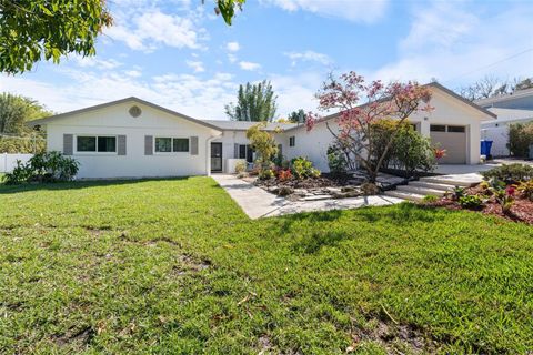 A home in LAKELAND