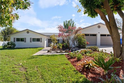 A home in LAKELAND