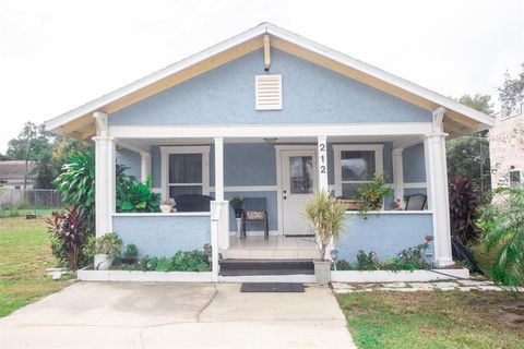 Photo of 212 Avenue H SE, Winter Haven, FL 33880 (MLS # S5136271)