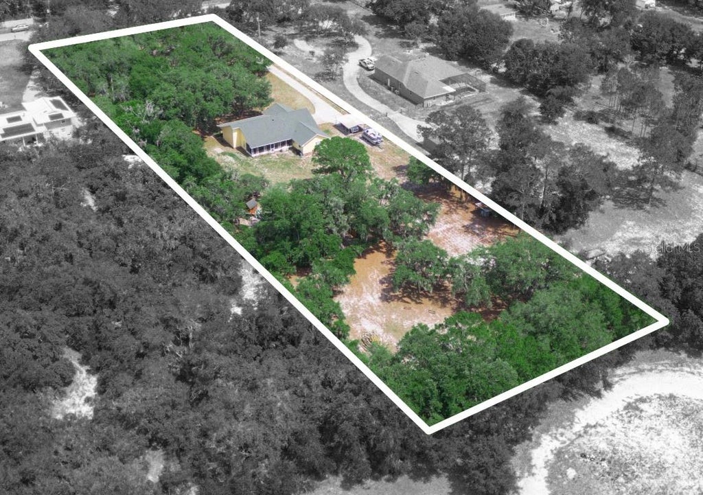 Photo of 23 Oakwood Rd, Winter Haven, FL 33880 (MLS # L4961490)