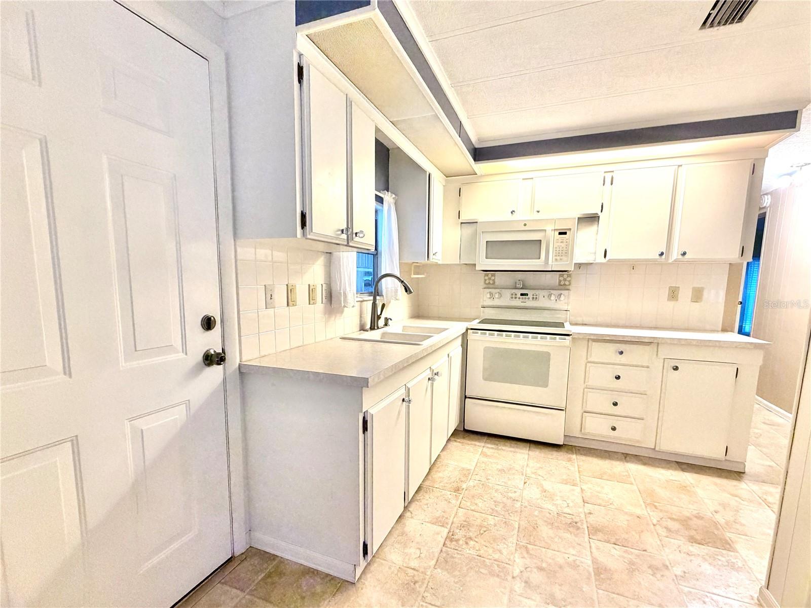 BANBURY VILLAGE CONDO - Residential