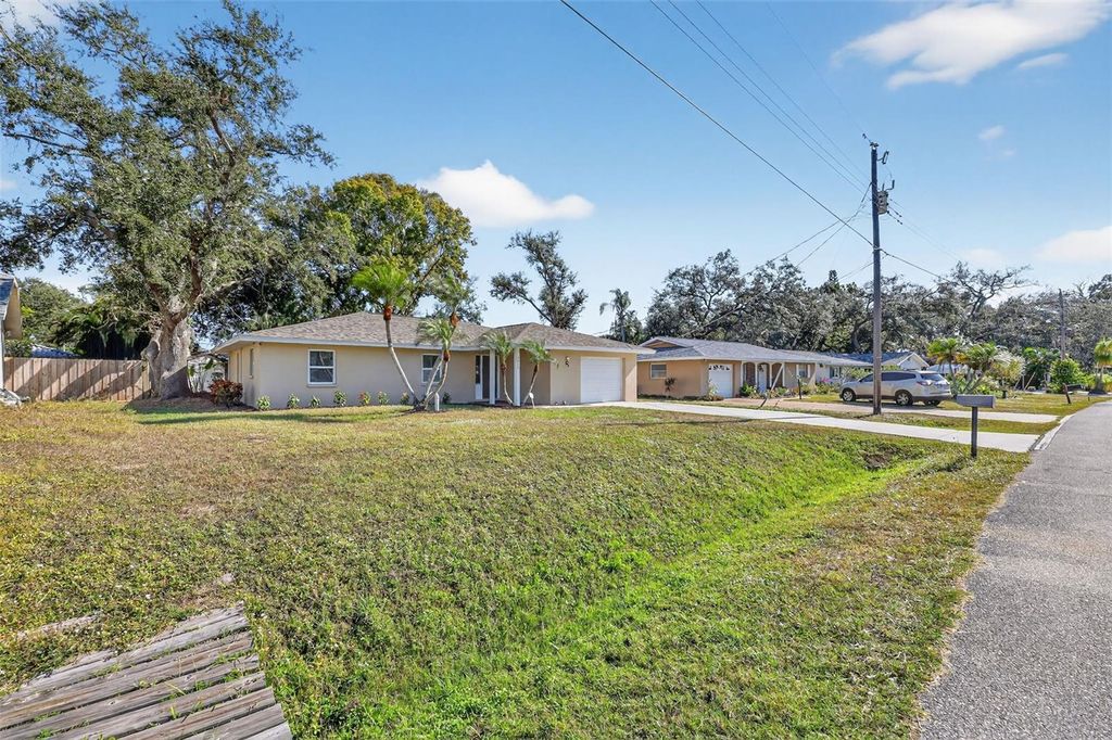 Photo of 3615 Dunbar Drive, Sarasota, FL 34232 (MLS # A4674663)