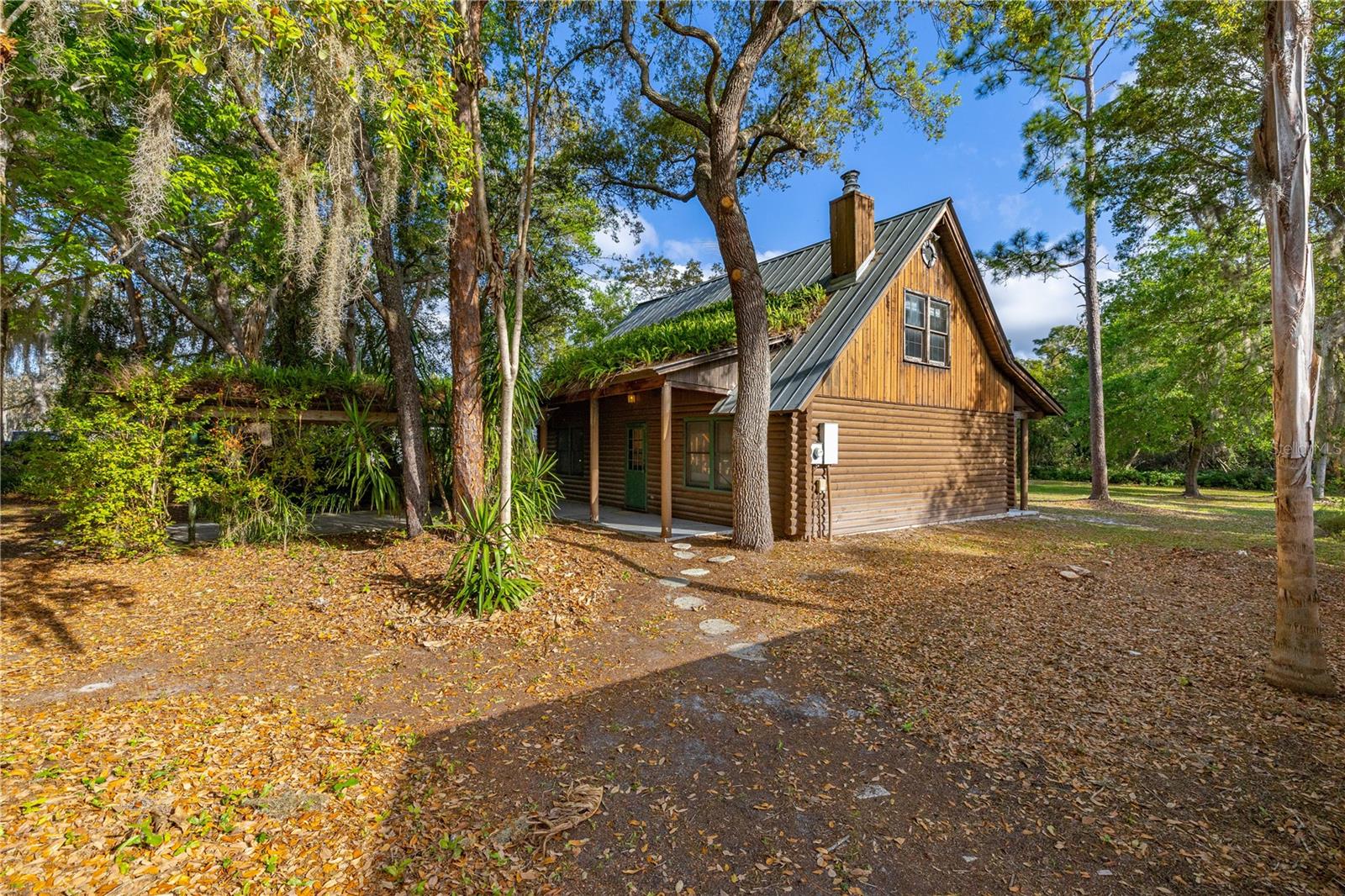 2325 LAKE LIZZIE COURT