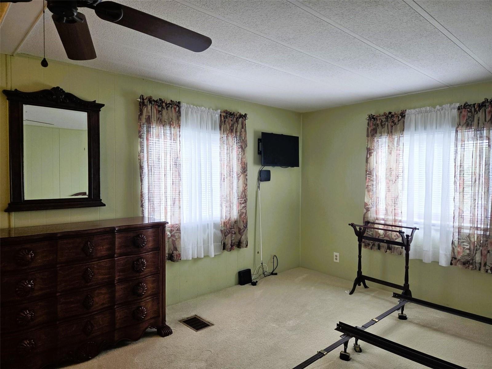 OAKWOOD MANOR - Residential