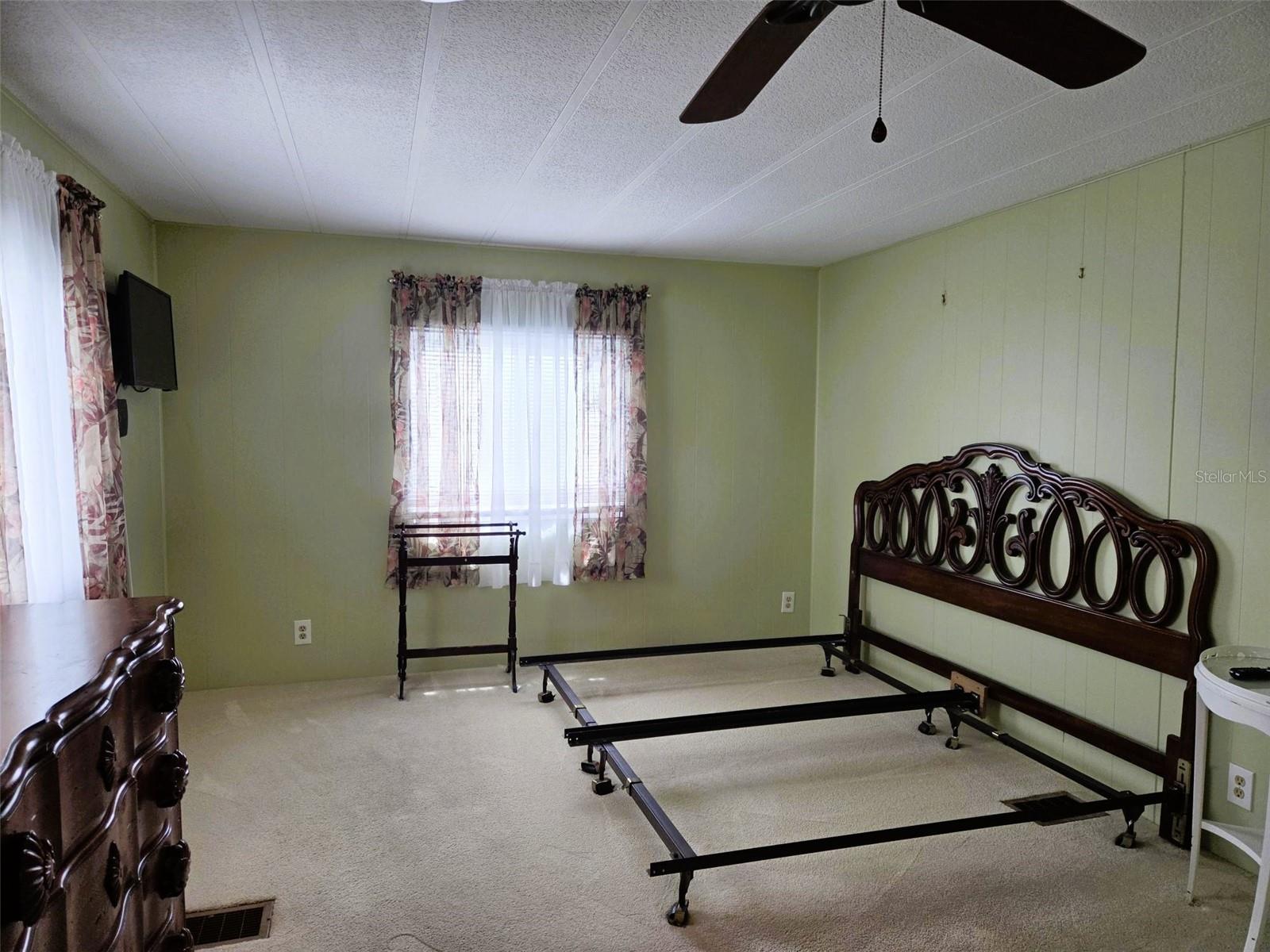 OAKWOOD MANOR - Residential