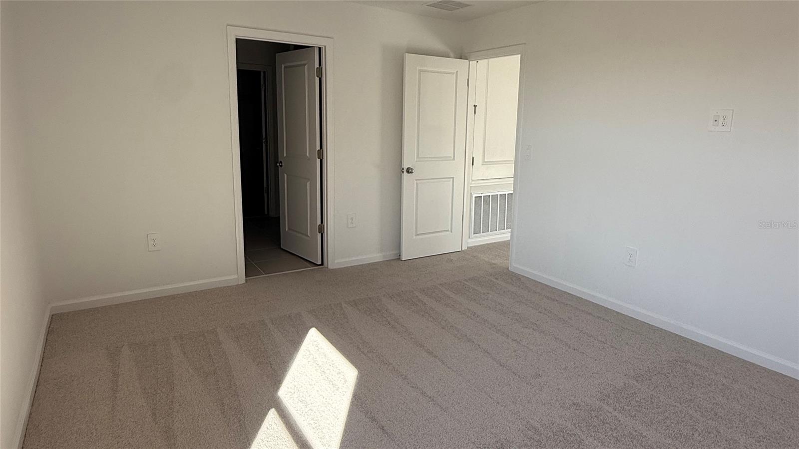 PEACE CREEK RESERVE 40'S - Residential Lease