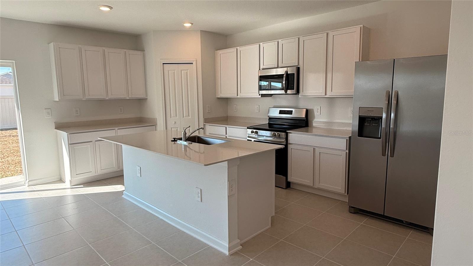 PEACE CREEK RESERVE 40'S - Residential Lease