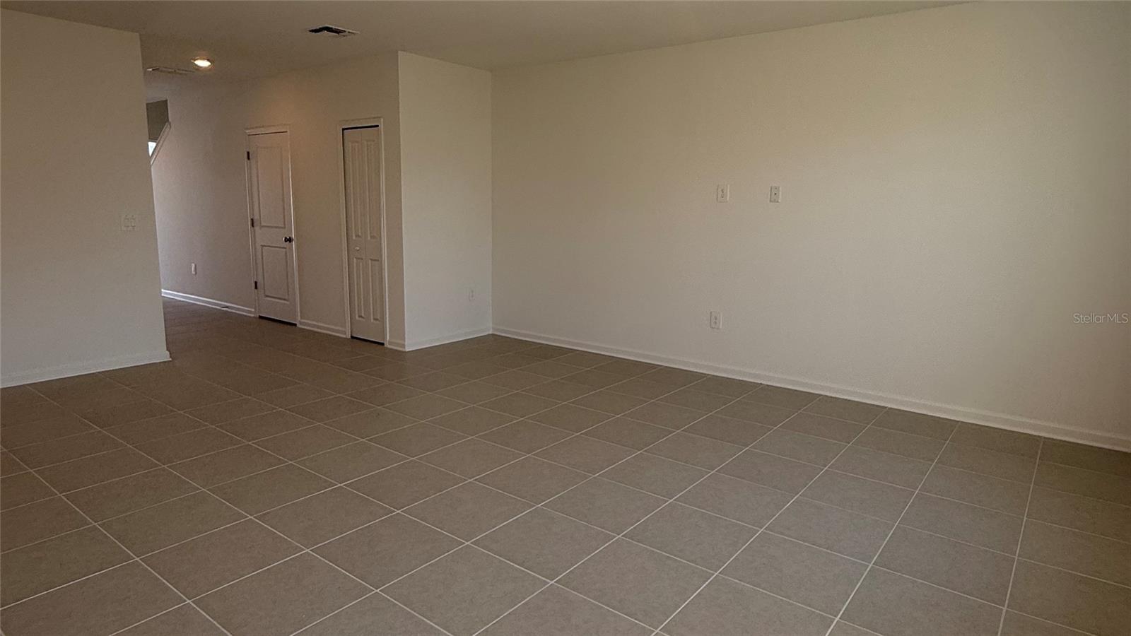 PEACE CREEK RESERVE 40'S - Residential Lease