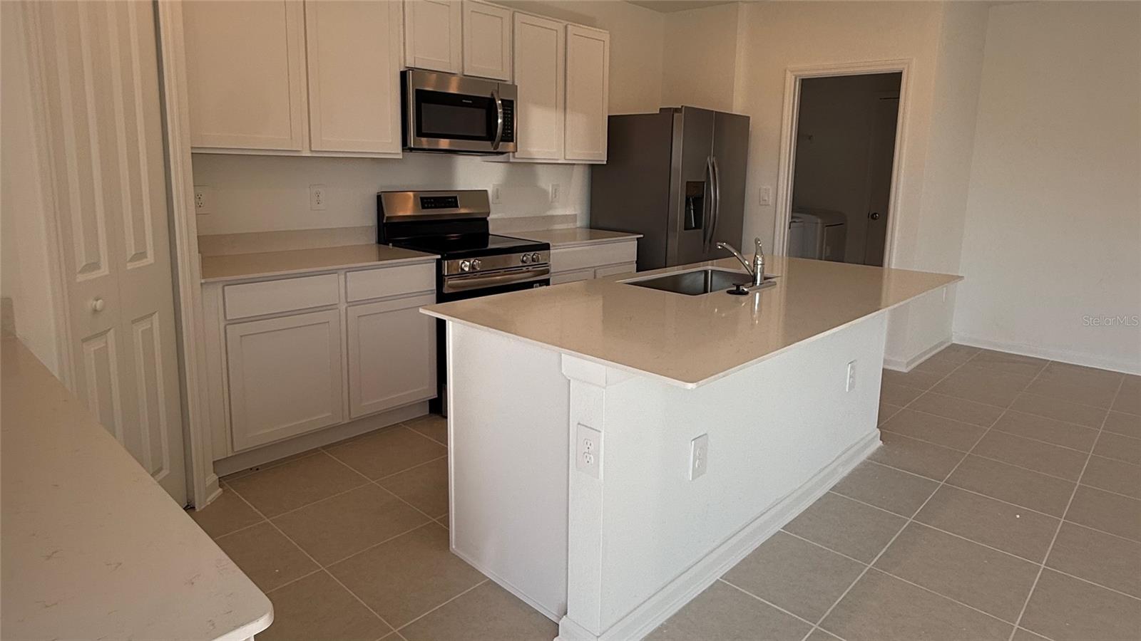 PEACE CREEK RESERVE 40'S - Residential Lease