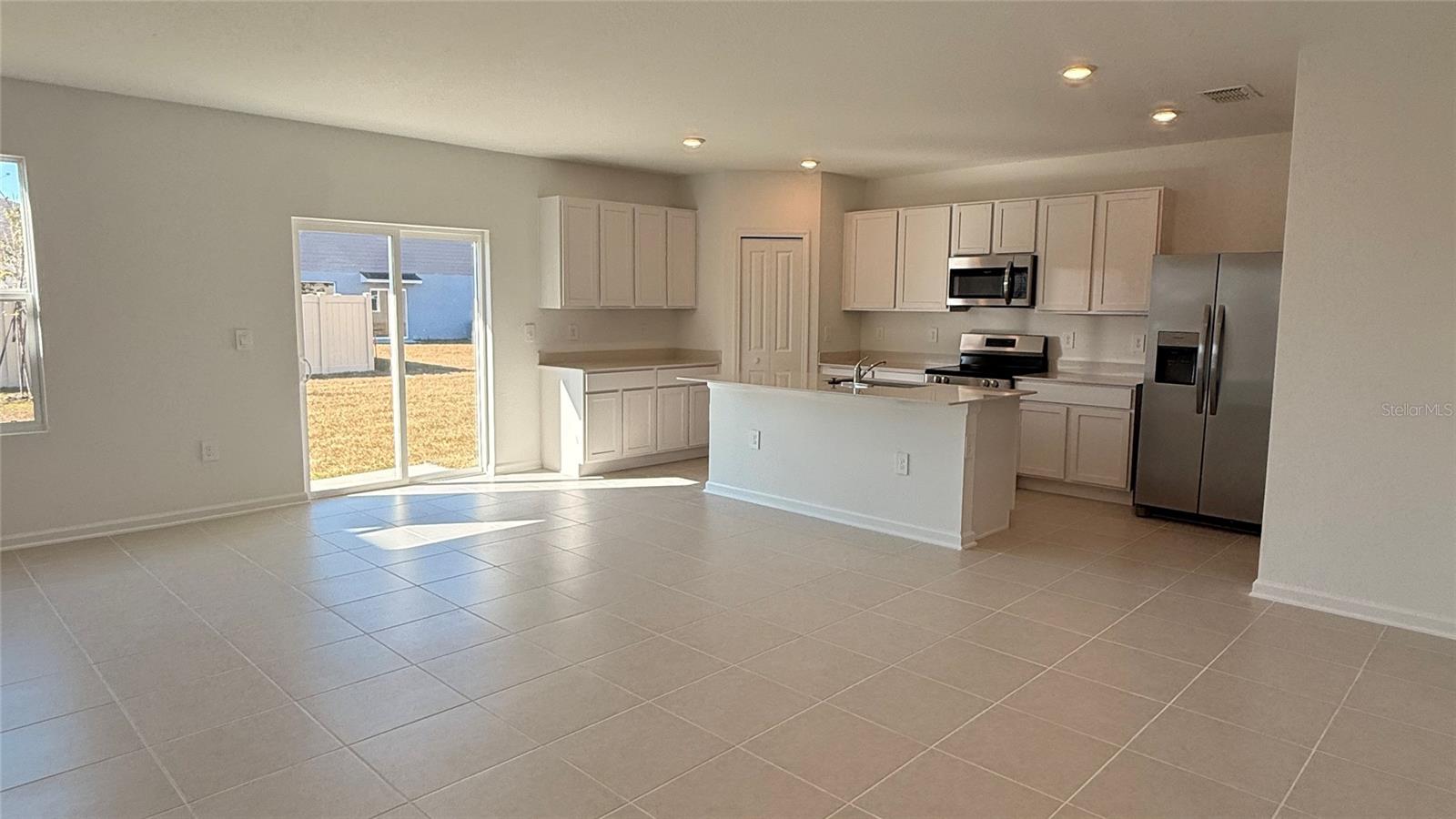 PEACE CREEK RESERVE 40'S - Residential Lease