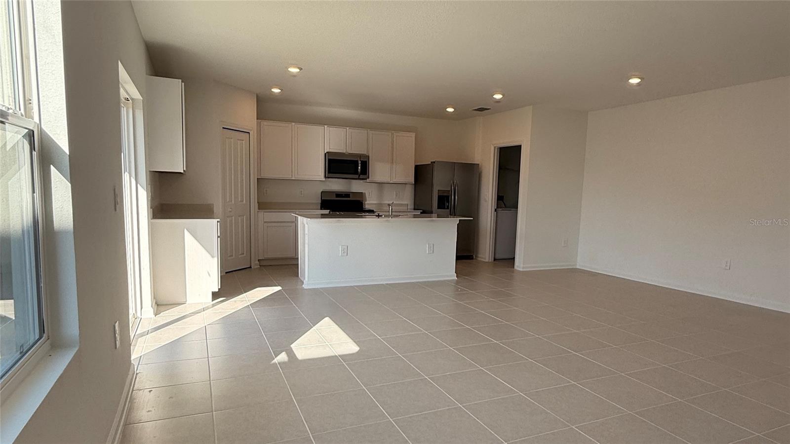 PEACE CREEK RESERVE 40'S - Residential Lease