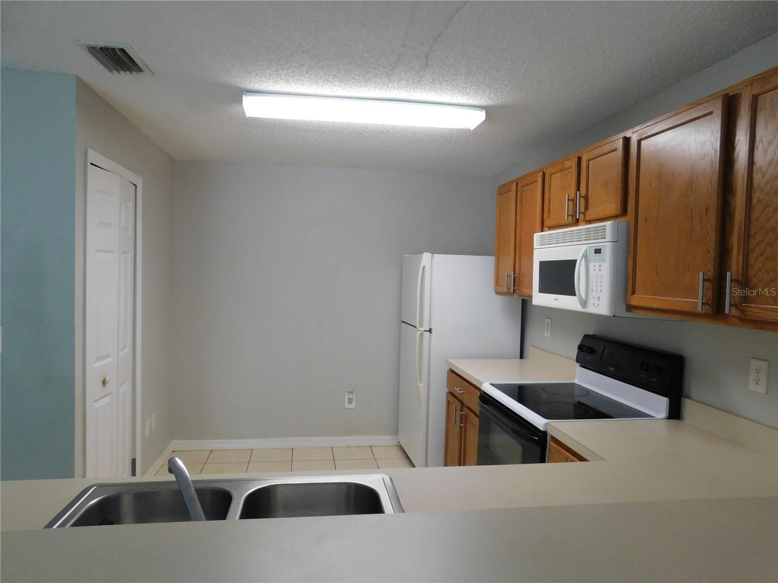 EDGEWATER PLACE - Residential